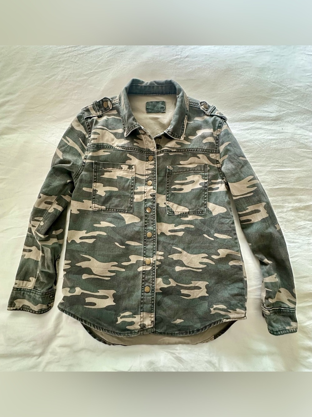Women’s Camo Button-Up Utility Jacket - Green & Cream